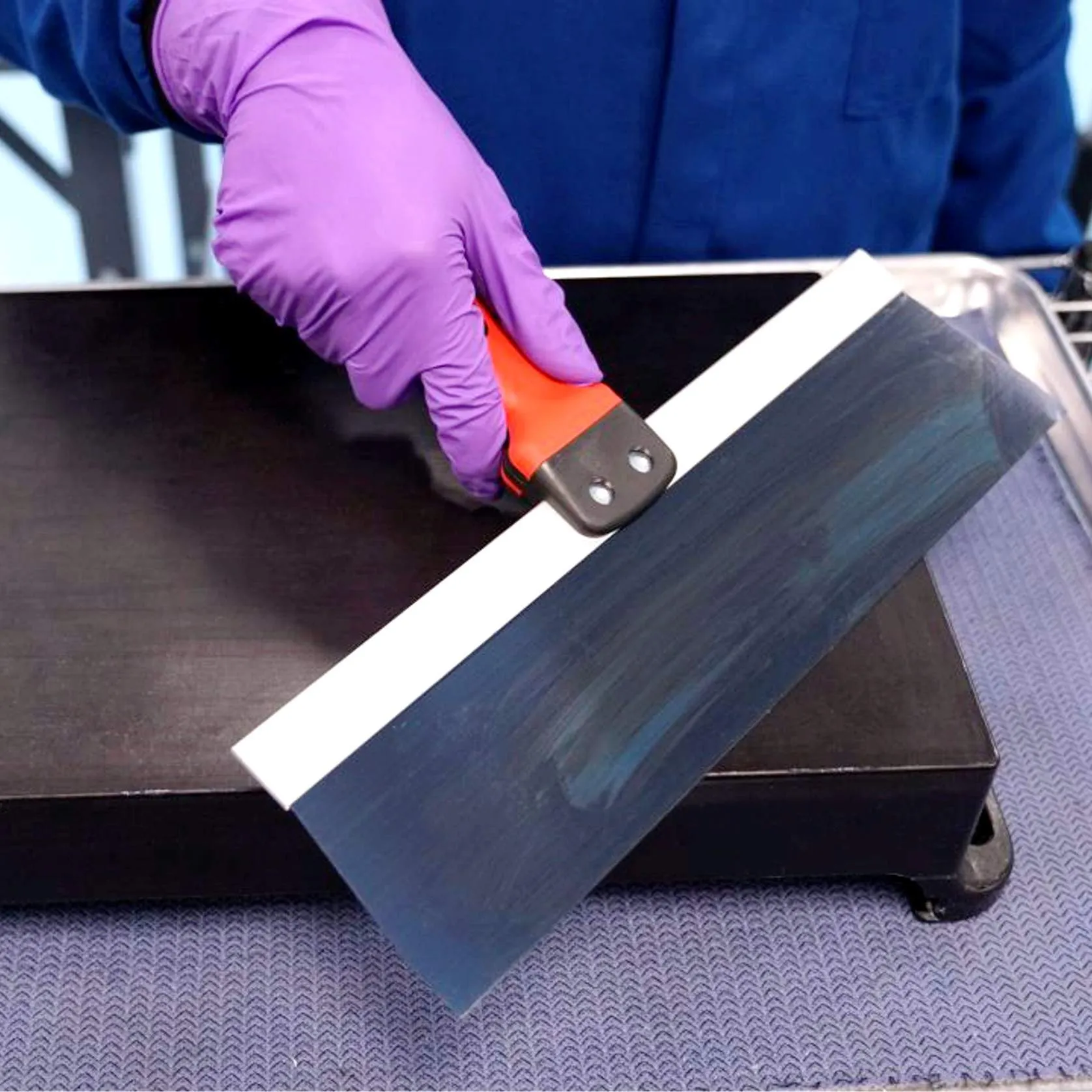 Use the taping knife to check for any debris from previous print.
