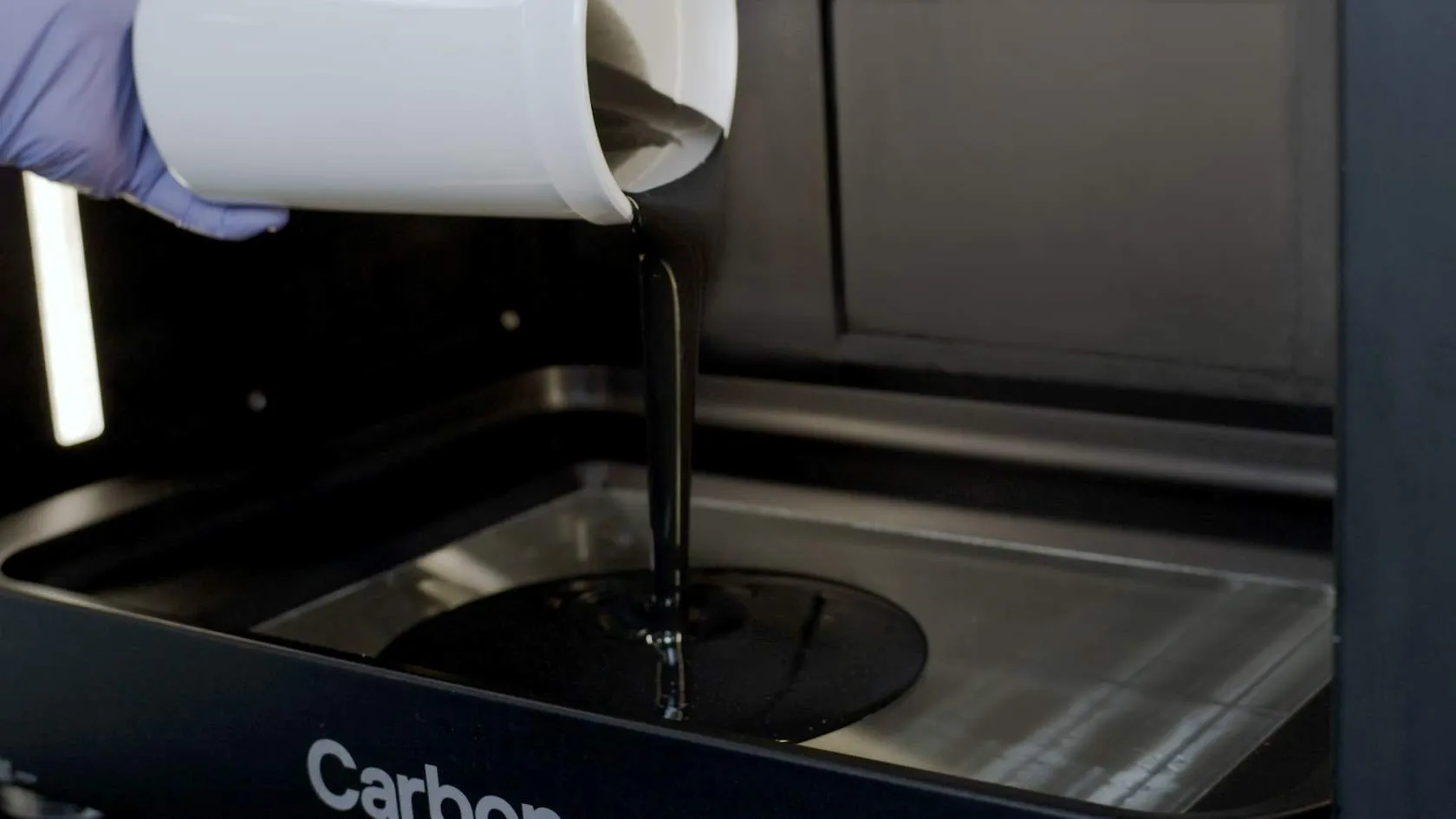 When possible, use a secondary container to pour resin into the cassette. When possible, use a secondary container to pour resin into the cassette.