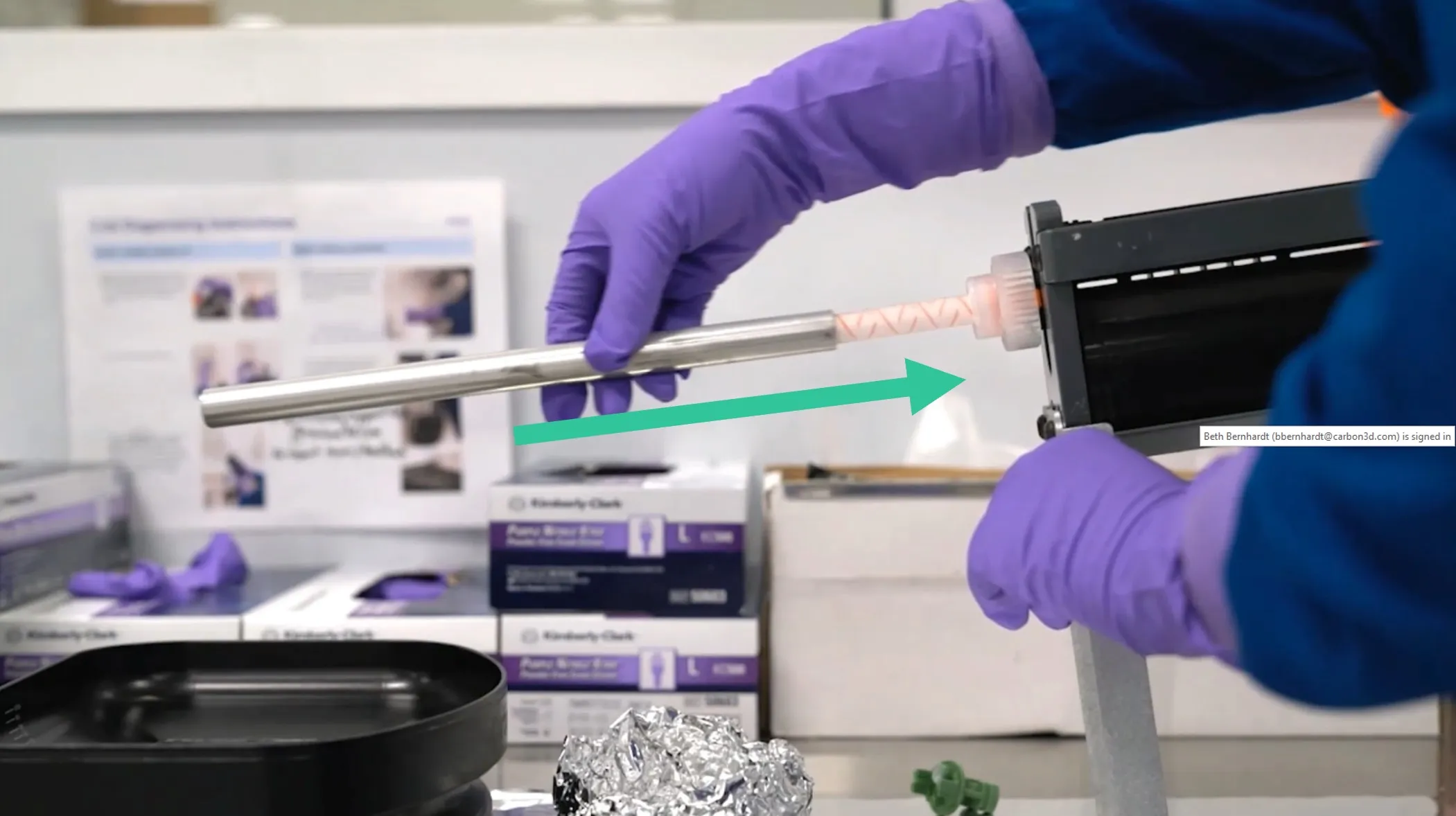 Place shroud over mixing tip before dispensing Place shroud over mixing tip before dispensing
