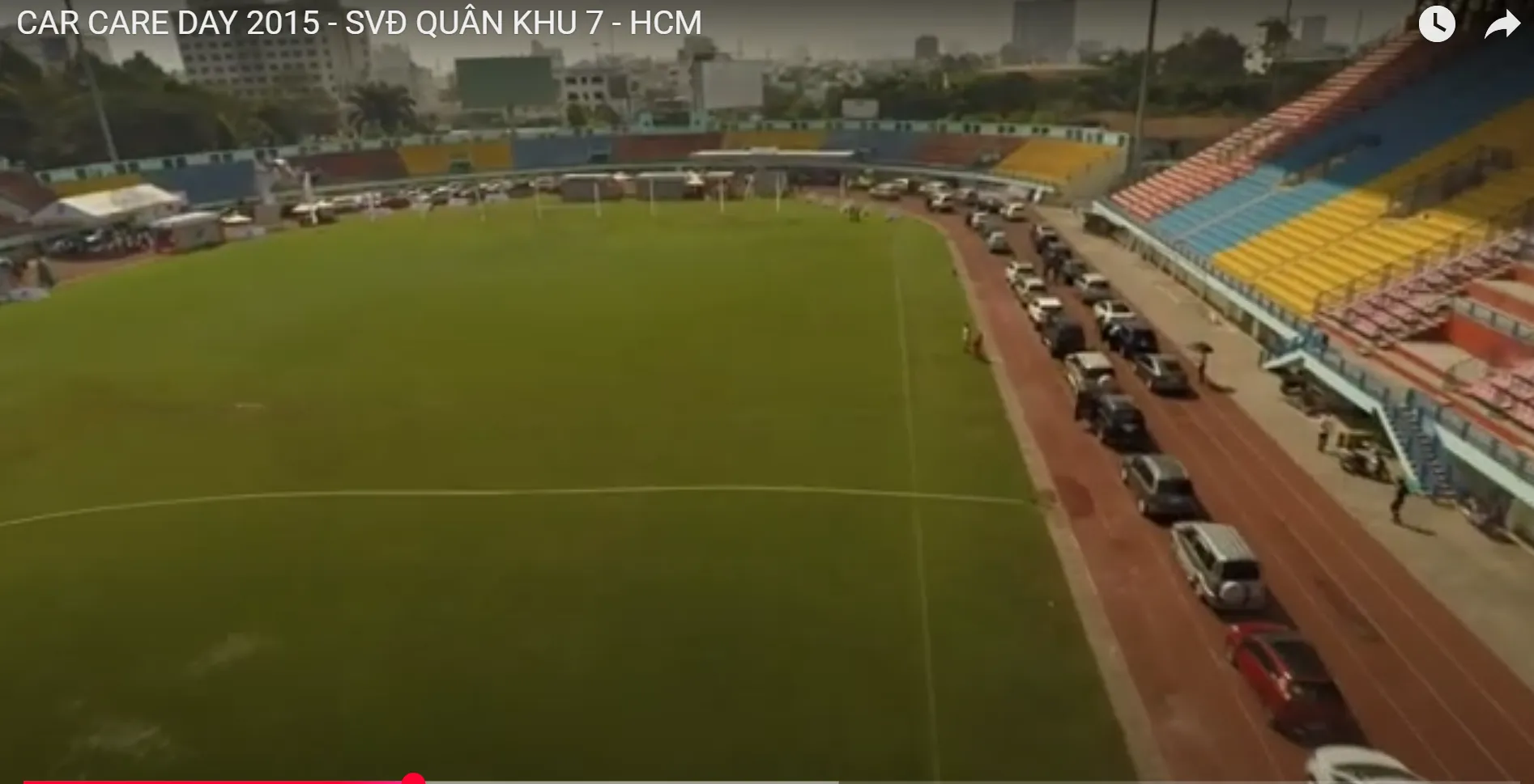 Xe xếp hàng dài ở SVĐ QK7, TP HCM Xe xếp hàng dài ở SVĐ QK7, TP HCM
