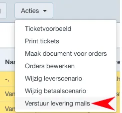 Onder de Acties-knop vind je de optie 'Verstuur levering mails' Onder de Acties-knop vind je de optie 'Verstuur levering mails'